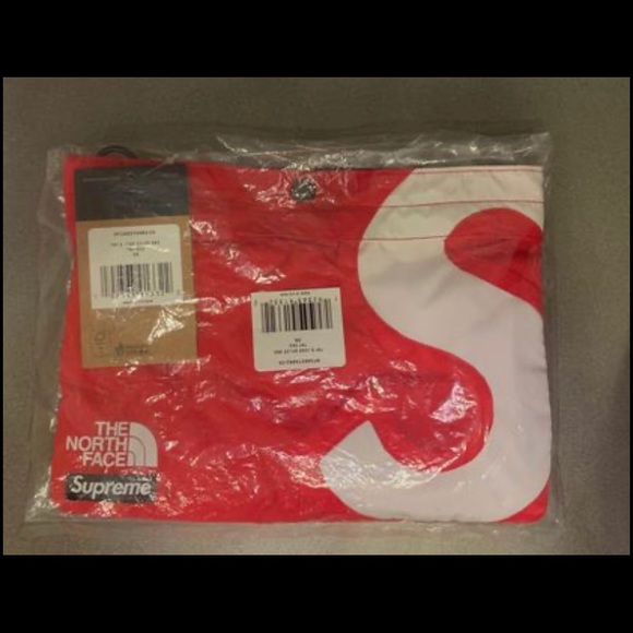 NWT North Face Supreme Shoulder Bag - Picture 2 of 4